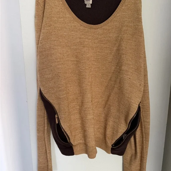 Anne Klein Tan and Brown Crew Neck Sweater side unique zippers - Picture 1 of 4